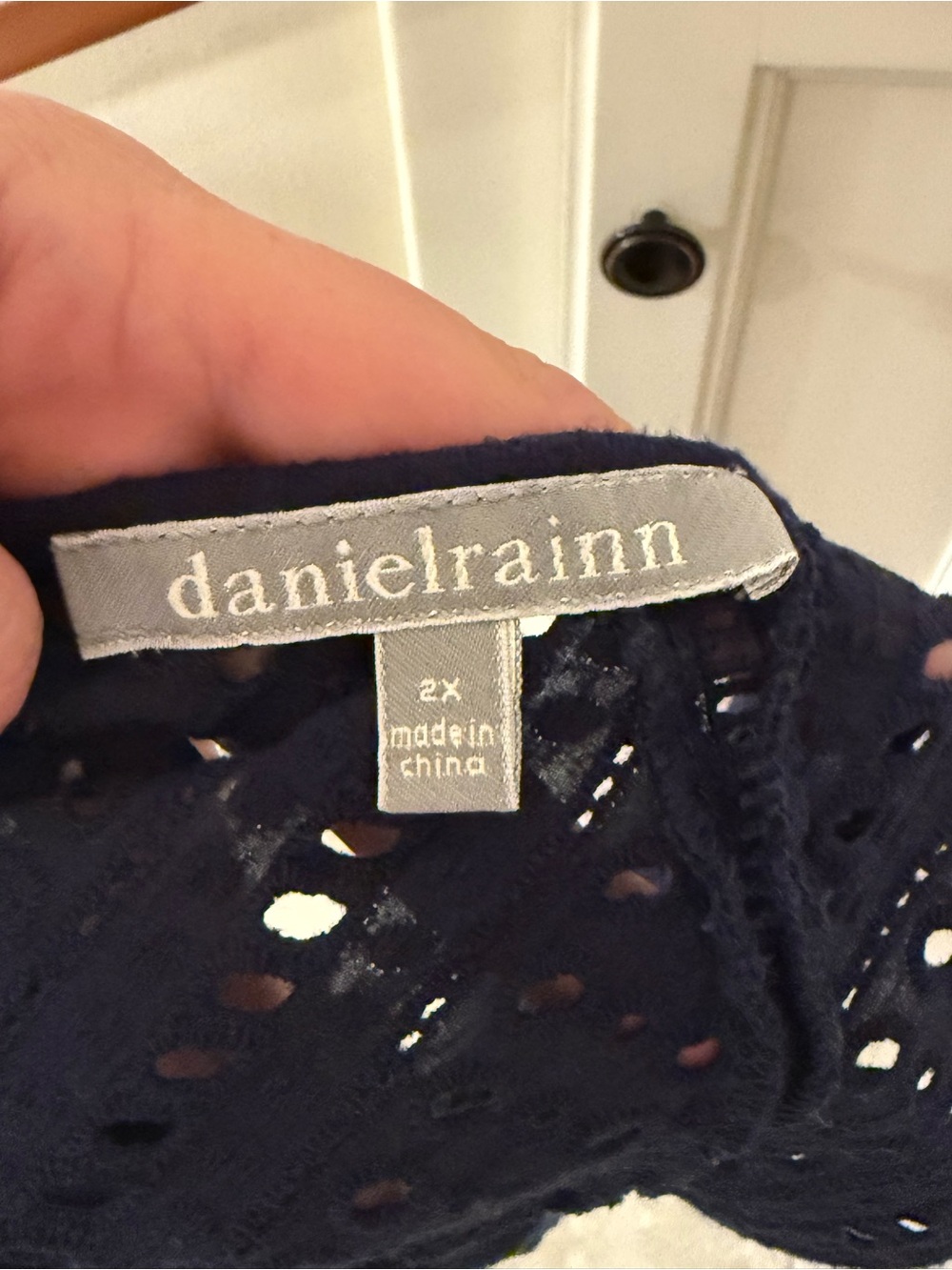 Daniel Rainn Navy Eyelet Yoke Tiered Sleeveless Top - Picture 4 of 4